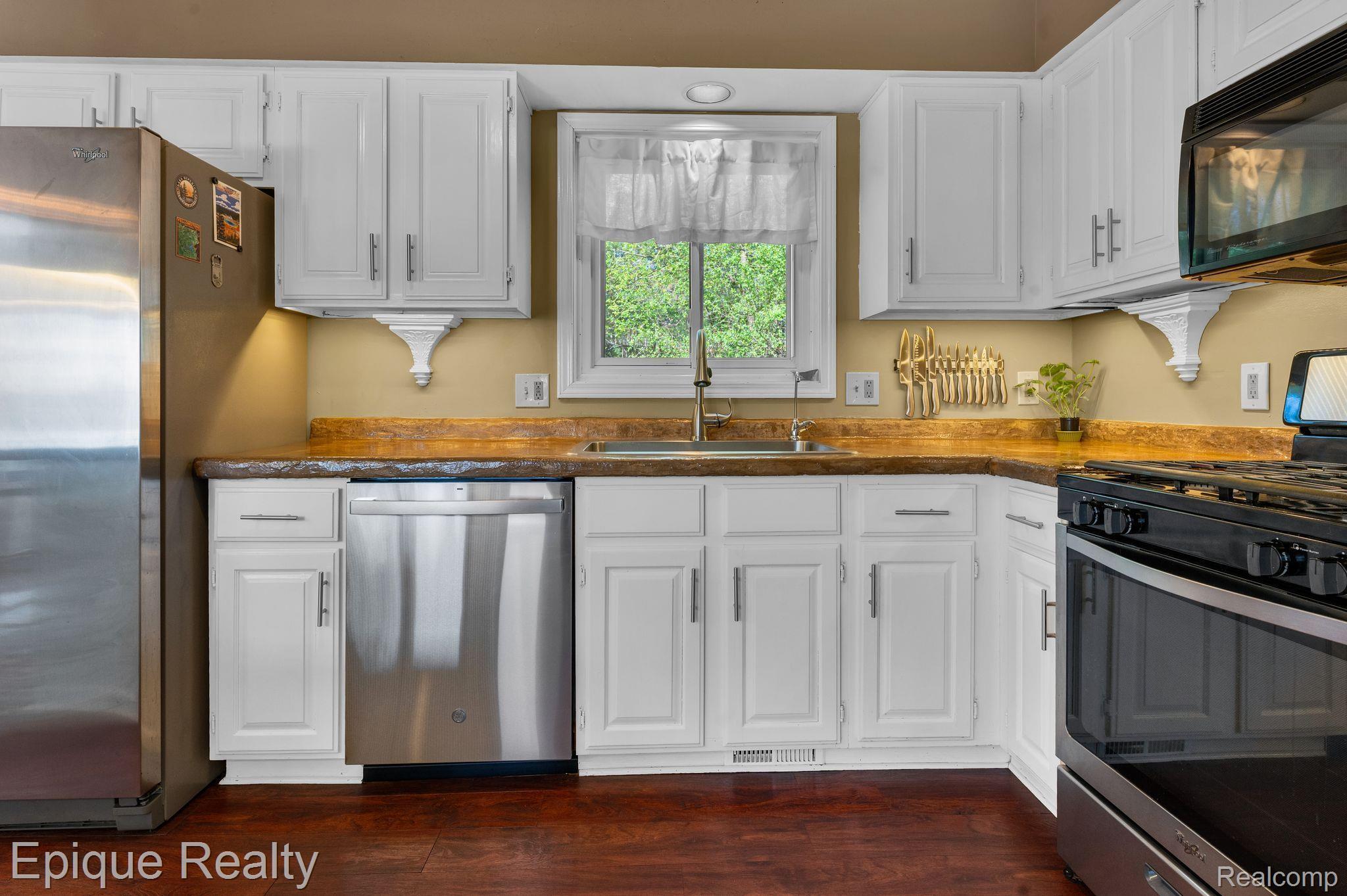 9633 Ridge Top Trail Clarkston, MI 48348 - Photo 6 of 32 Kitchen