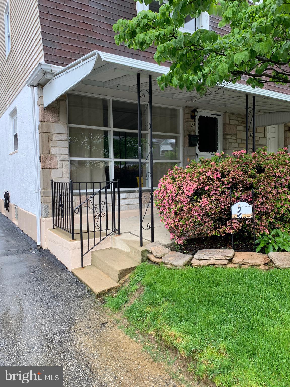123 Beechwood Road Brookhaven, PA 19015 - Photo 2 of 15 Front Porch