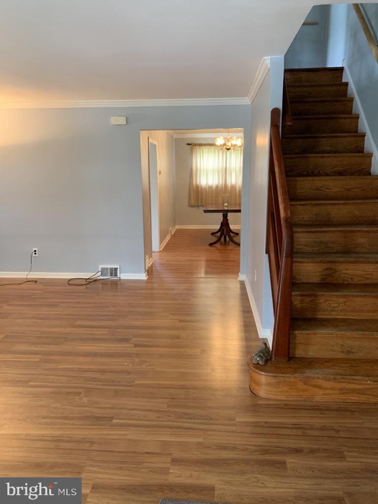123 Beechwood Road Brookhaven, PA 19015 - Photo 4 of 15 Front door entrance to Living Room