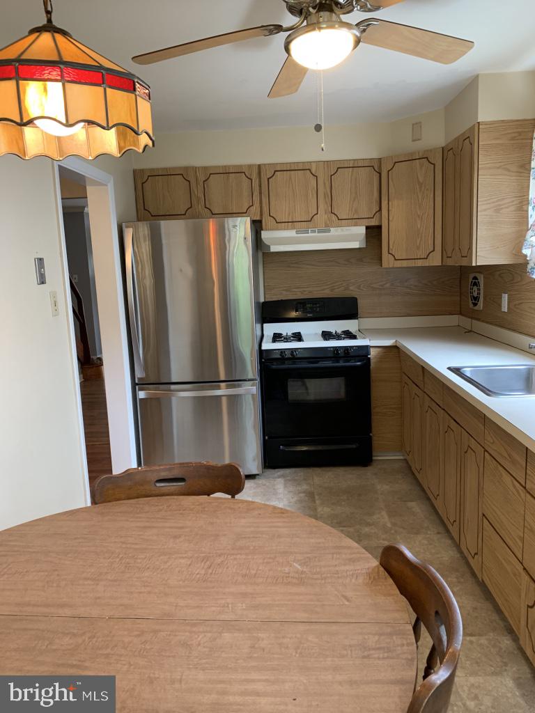 123 Beechwood Road Brookhaven, PA 19015 - Photo 6 of 15 Kitchen