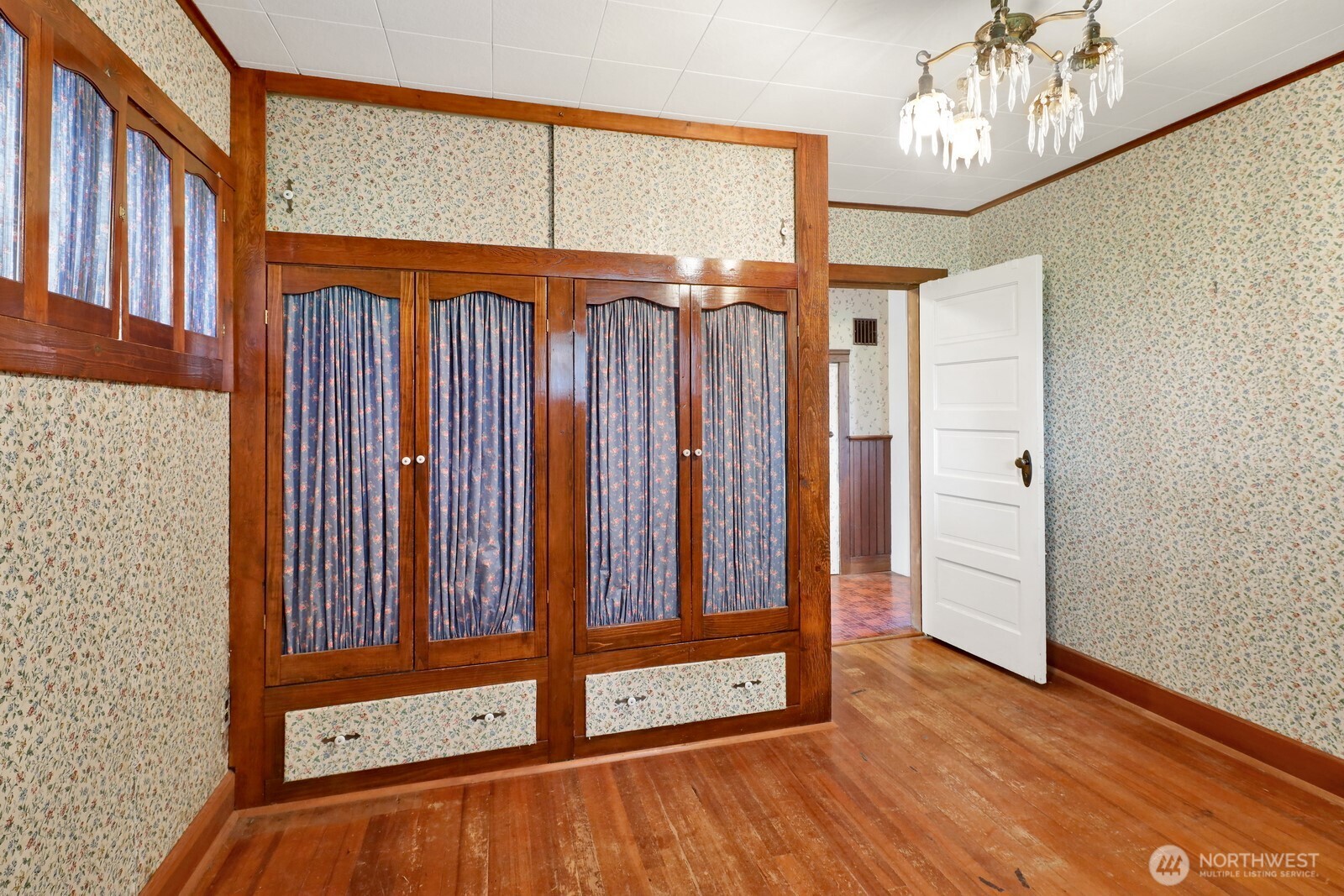 8172 Van Buren Road Everson, WA 98247 - Photo 13 of 33 a view of a elevator with wooden floor