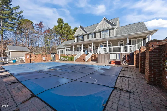 a view of a house with a garage