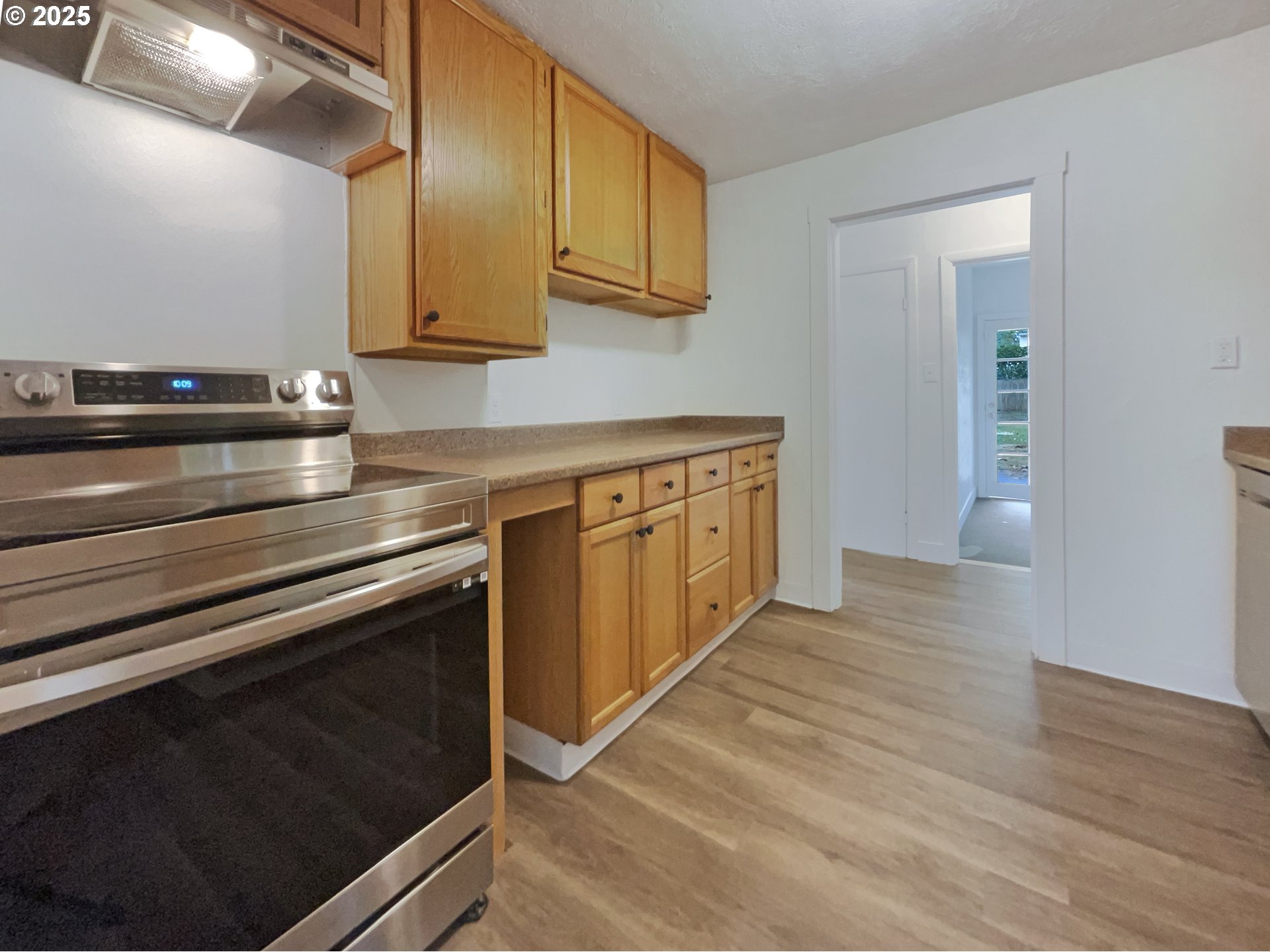 5906 Northeast Sumner Street Portland, OR 97218 - Photo 5 of 18