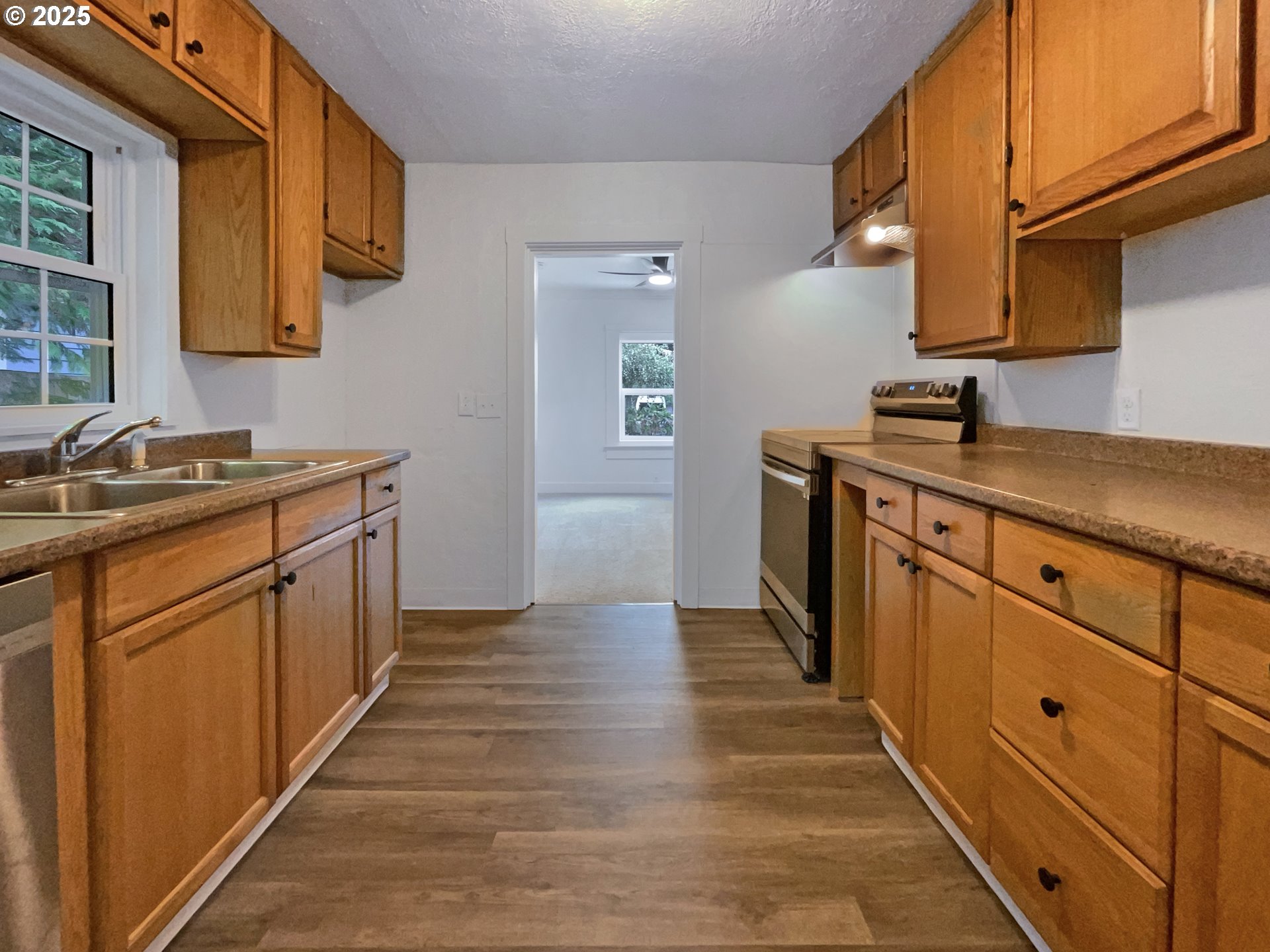 5906 Northeast Sumner Street Portland, OR 97218 - Photo 6 of 18