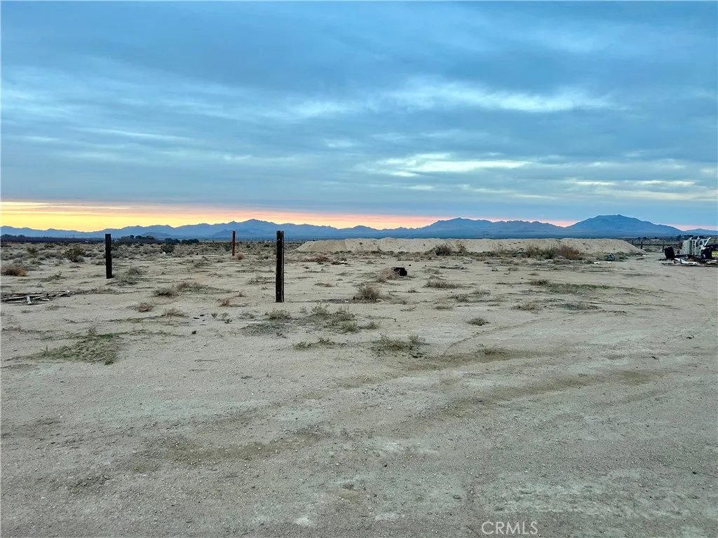 36352 Rodeo Lucerne Valley Lucerne Valley, CA 92356 - Photo 4 of 7 a view of outdoor space with beach