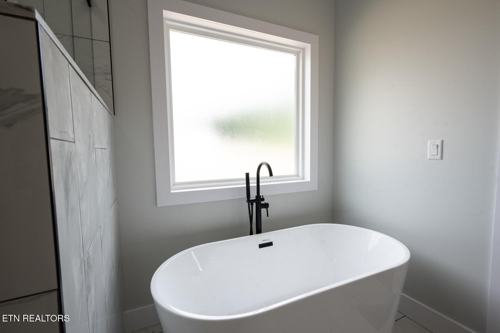 237 Laura Boling Loop Road Strawberry Plains, TN 37871 - Photo 12 of 27 Soaking tub