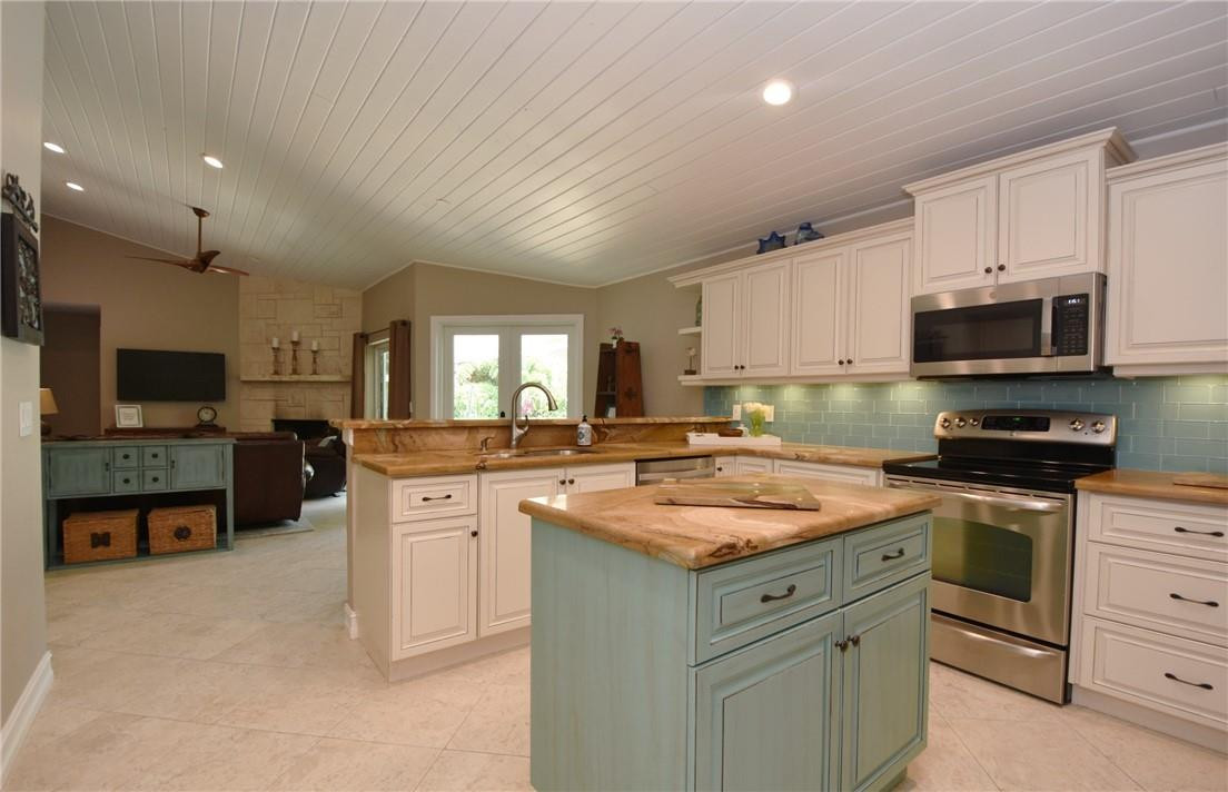 1521 Southwest 17th Street Boca Raton, FL 33486 - Photo 23 of 59 Kitchen