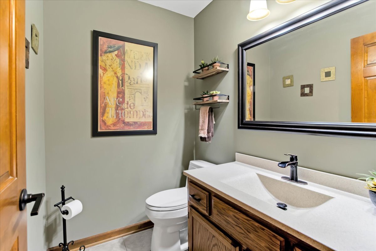 76 Red Fox Run Montgomery, IL 60538 - Photo 13 of 28 a bathroom with a sink a toilet and mirror