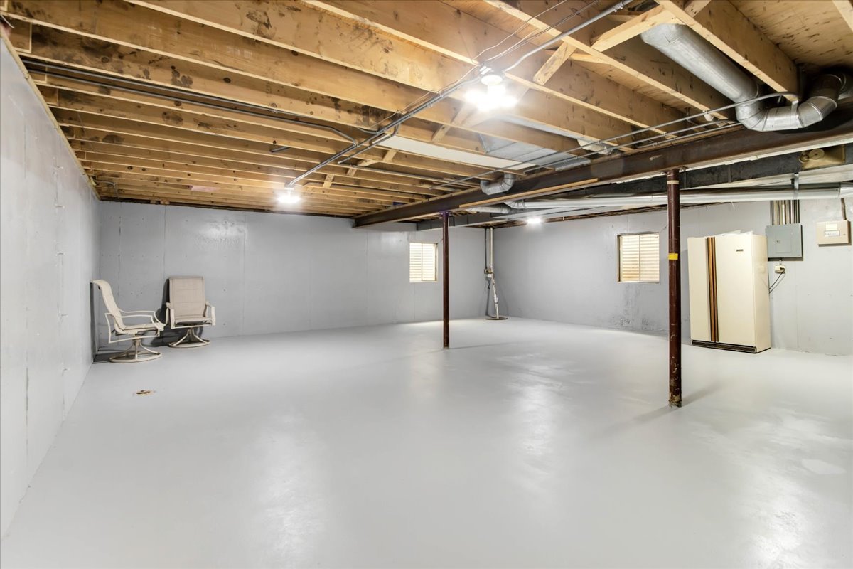 76 Red Fox Run Montgomery, IL 60538 - Photo 25 of 28 a view of a room with gym equipment