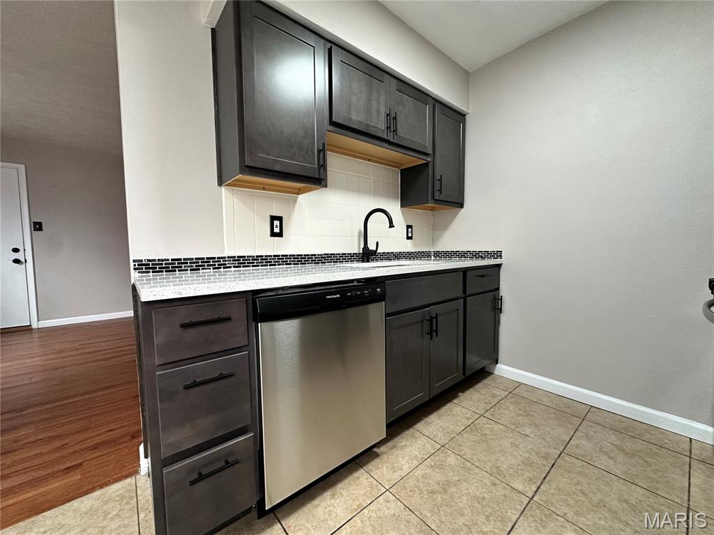 6714 Colony Acres Drive St. Louis, MO 63123 - Photo 3 of 8