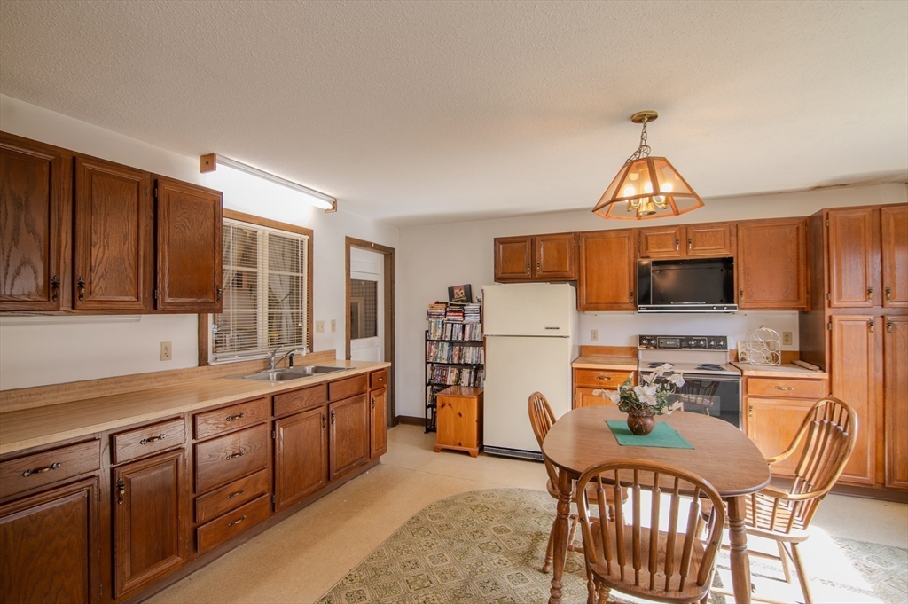 1063 Lebanon Hill Road Southbridge, MA 01550 - Photo 8 of 28