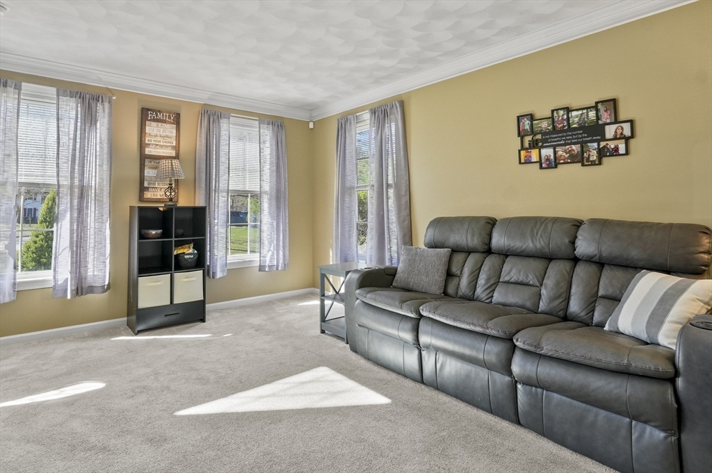 15 Whitewood Circle Amesbury, MA 01913 - Photo 11 of 40