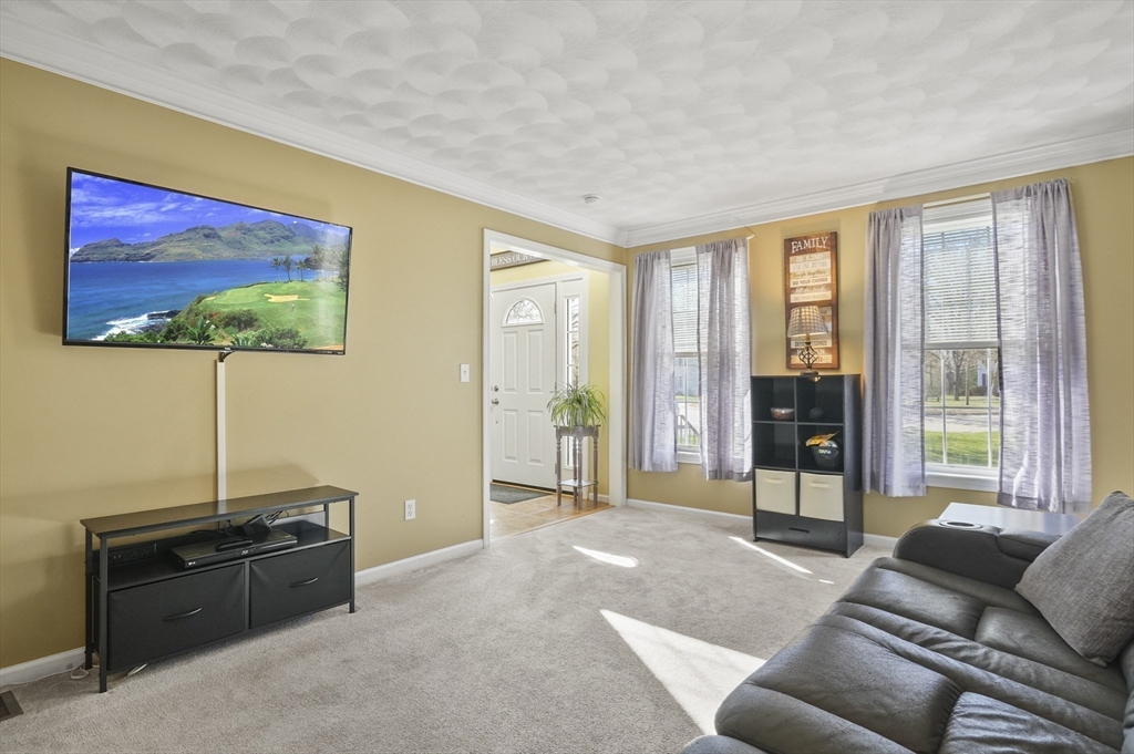 15 Whitewood Circle Amesbury, MA 01913 - Photo 12 of 40