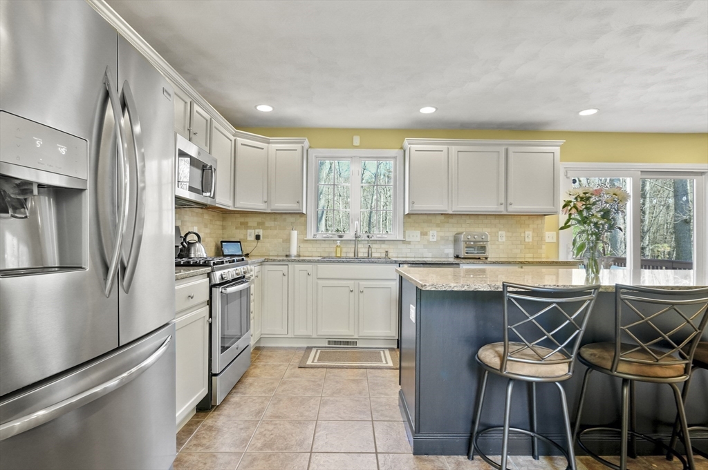 15 Whitewood Circle Amesbury, MA 01913 - Photo 3 of 40