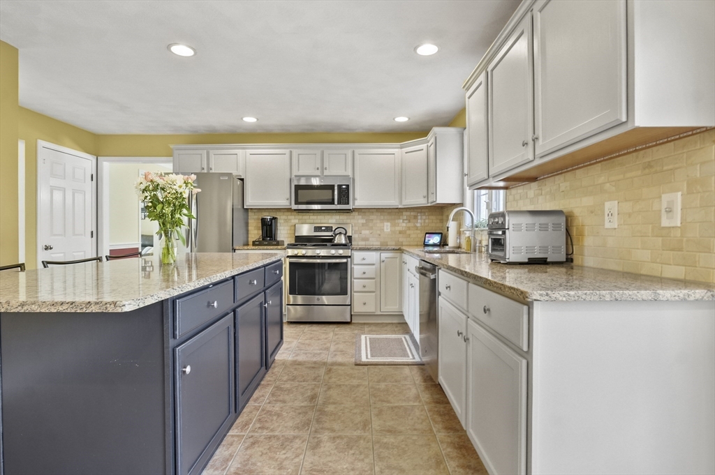 15 Whitewood Circle Amesbury, MA 01913 - Photo 5 of 40