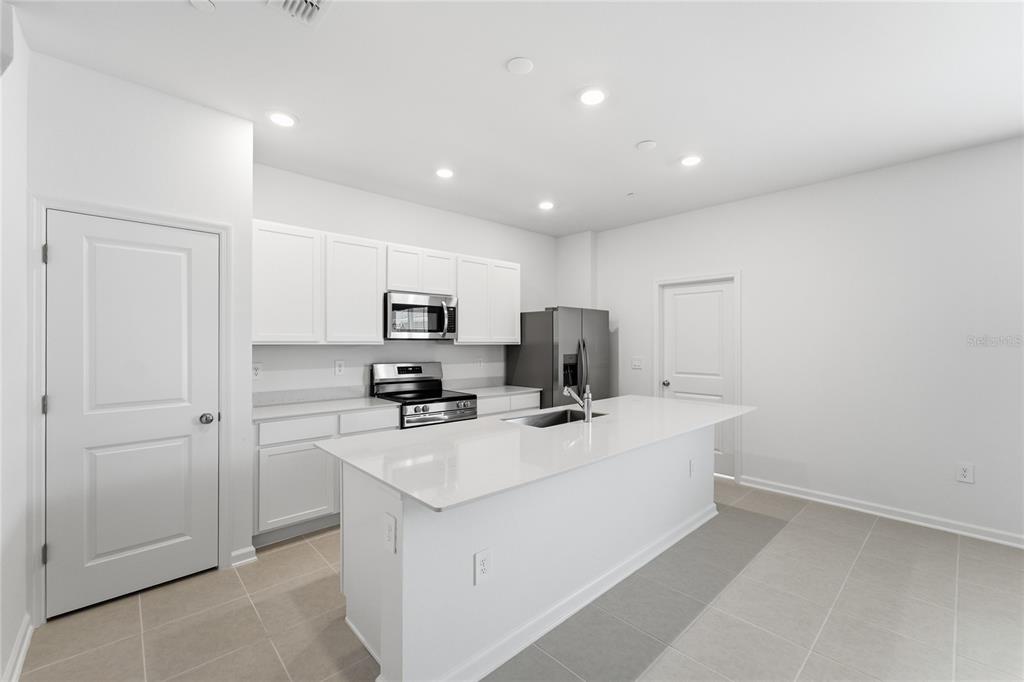 2160 Rider Rain Lane Apopka, FL 32703 - Photo 9 of 44