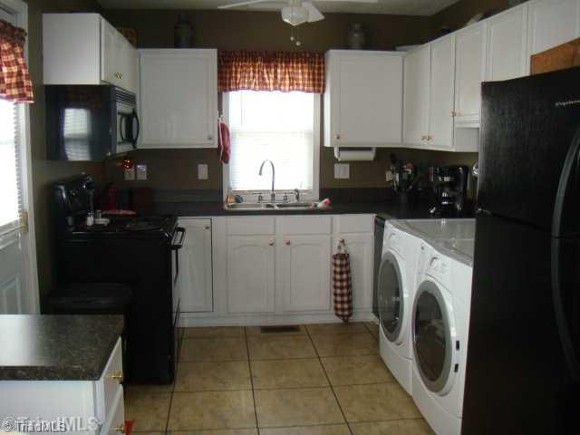 957 Carson Road Pilot Mountain, NC 27041 - Photo 12 of 16 Kitchen.