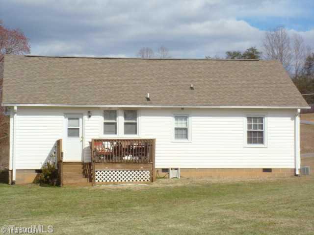 957 Carson Road Pilot Mountain, NC 27041 - Photo 3 of 16 Exterior Back.