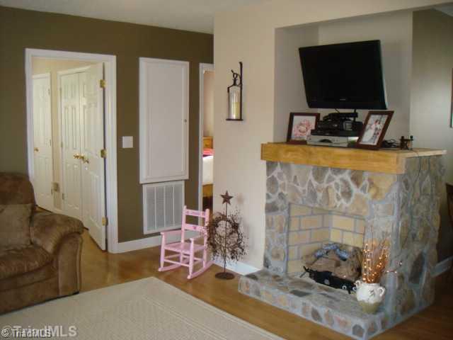 957 Carson Road Pilot Mountain, NC 27041 - Photo 9 of 16 Living Room.
