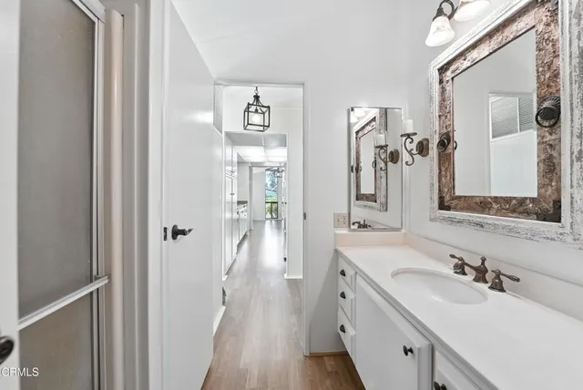 a en suite bathroom with a double vanity sink and mirror