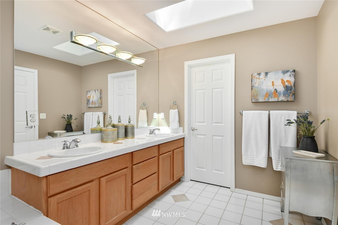 9409 Northeast 180th Street Bothell, WA 98011 - Photo 14 of 24