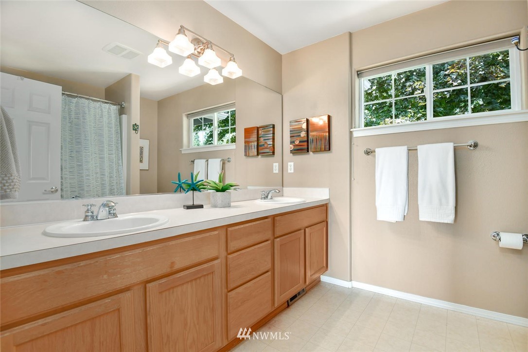 9409 Northeast 180th Street Bothell, WA 98011 - Photo 16 of 24