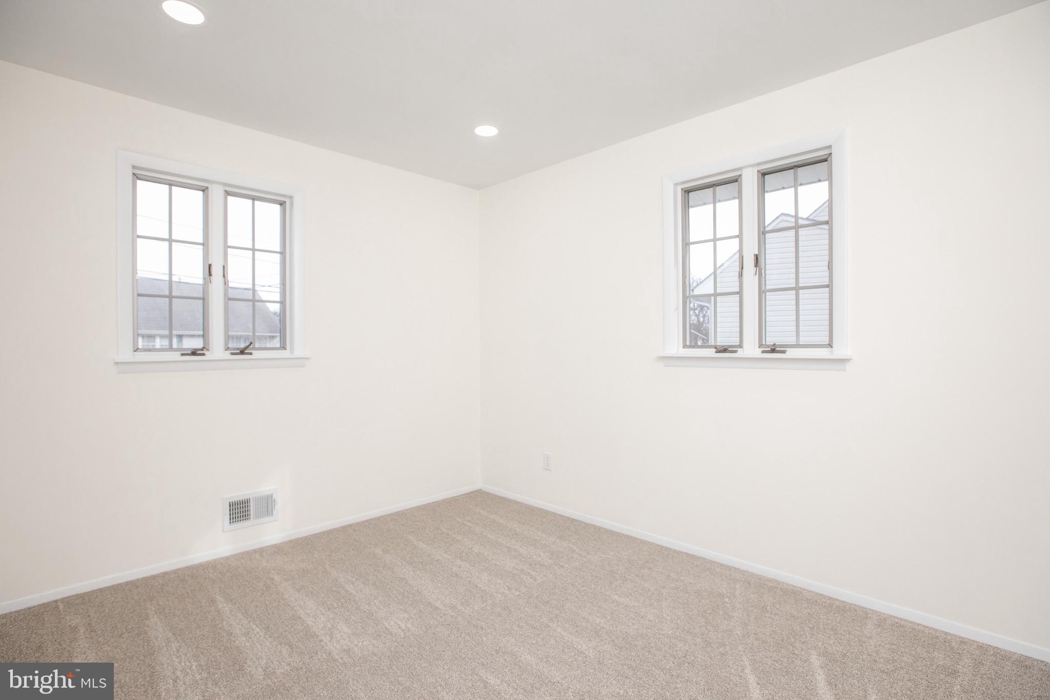 21 Rolling Lane Hamilton, NJ 08690 - Photo 24 of 40 an empty room with windows