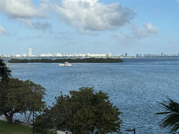 $3,250 | Bayside, Miami, FL 33138