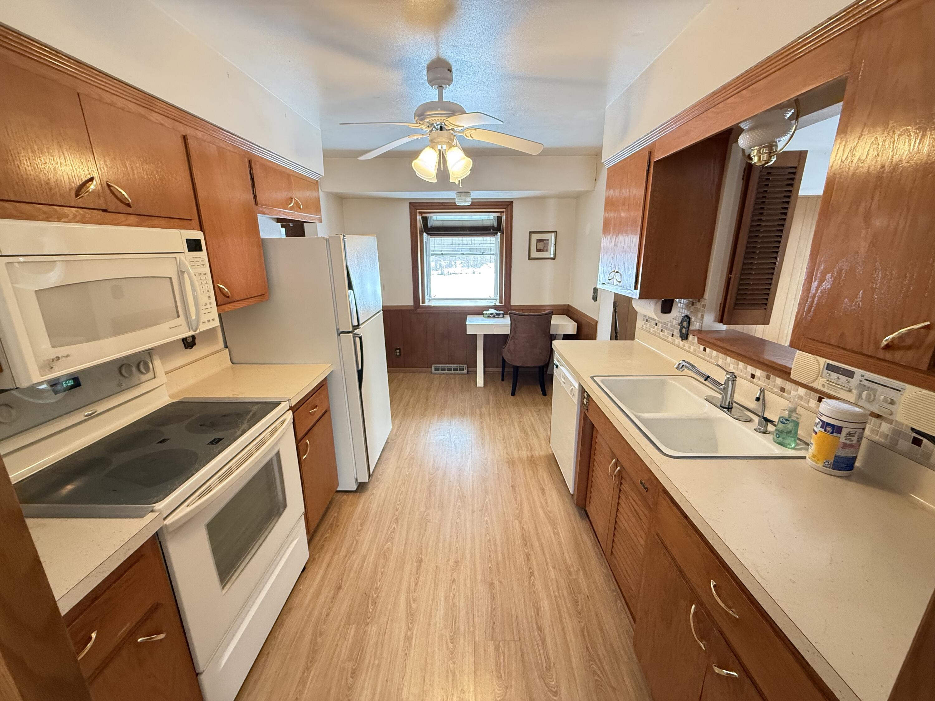 1956 Bootmaker Drive Beloit, WI 53511 - Photo 4 of 11 Kitchen