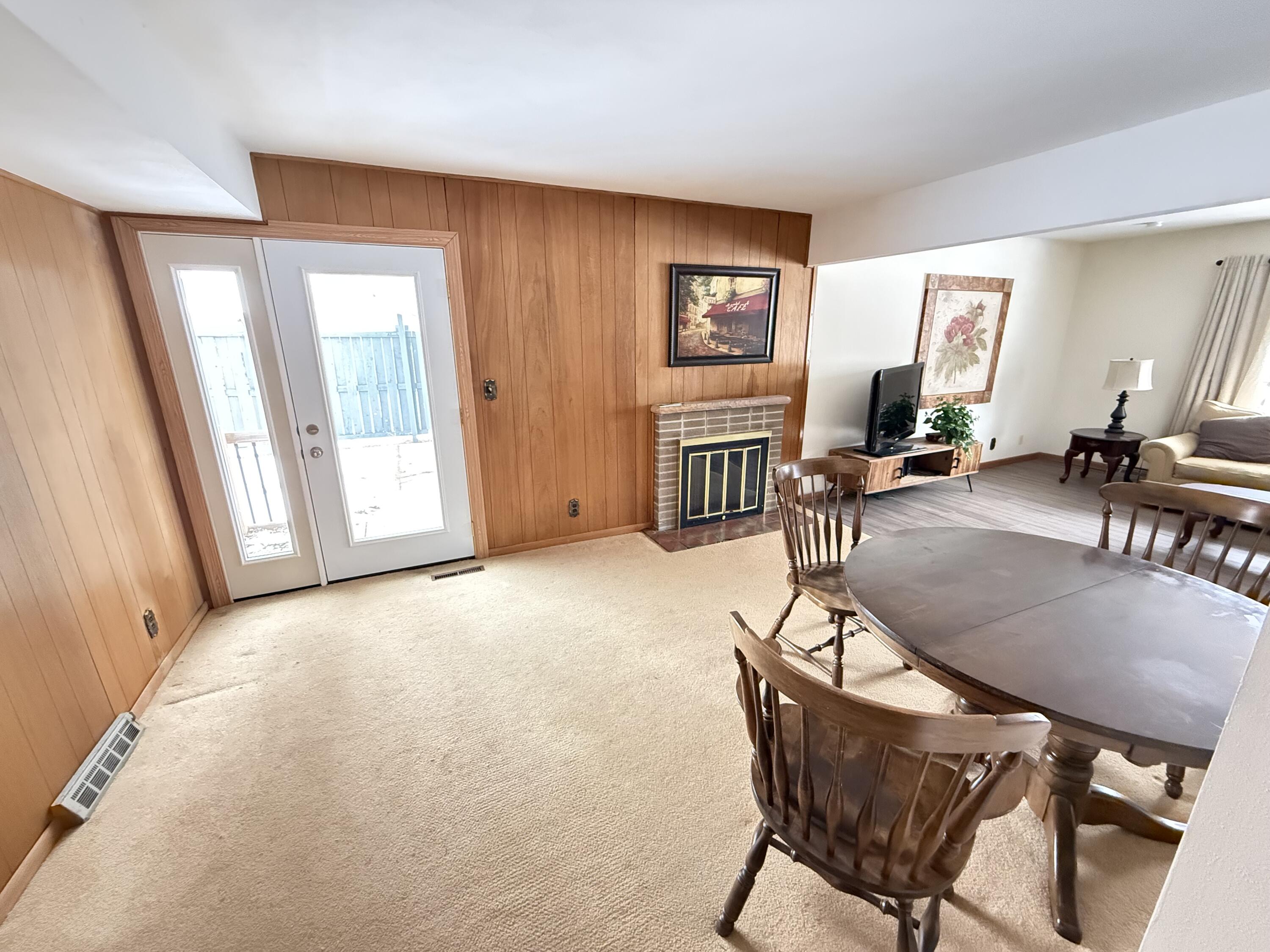 1956 Bootmaker Drive Beloit, WI 53511 - Photo 5 of 11 Dinette