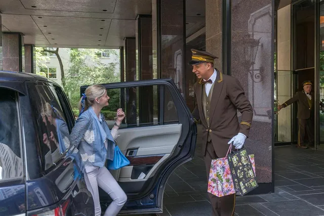 a view of entryway with a tree