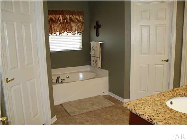 2387 Tuttle Road Cantonment, FL 32533 - Photo 17 of 25 WHIRLPOOL GARDEN TUB