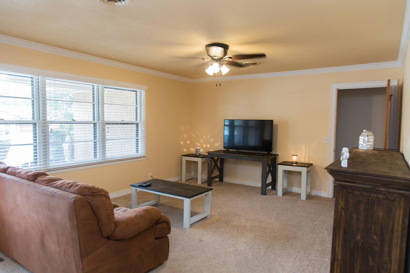 1107 Ennis Street Plainview, TX 79072 - Photo 7 of 42 a living room with furniture and a flat screen tv