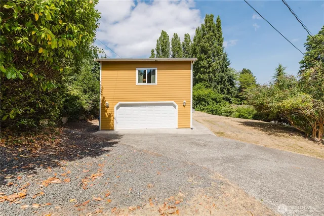 a view of a house with a yard and garage