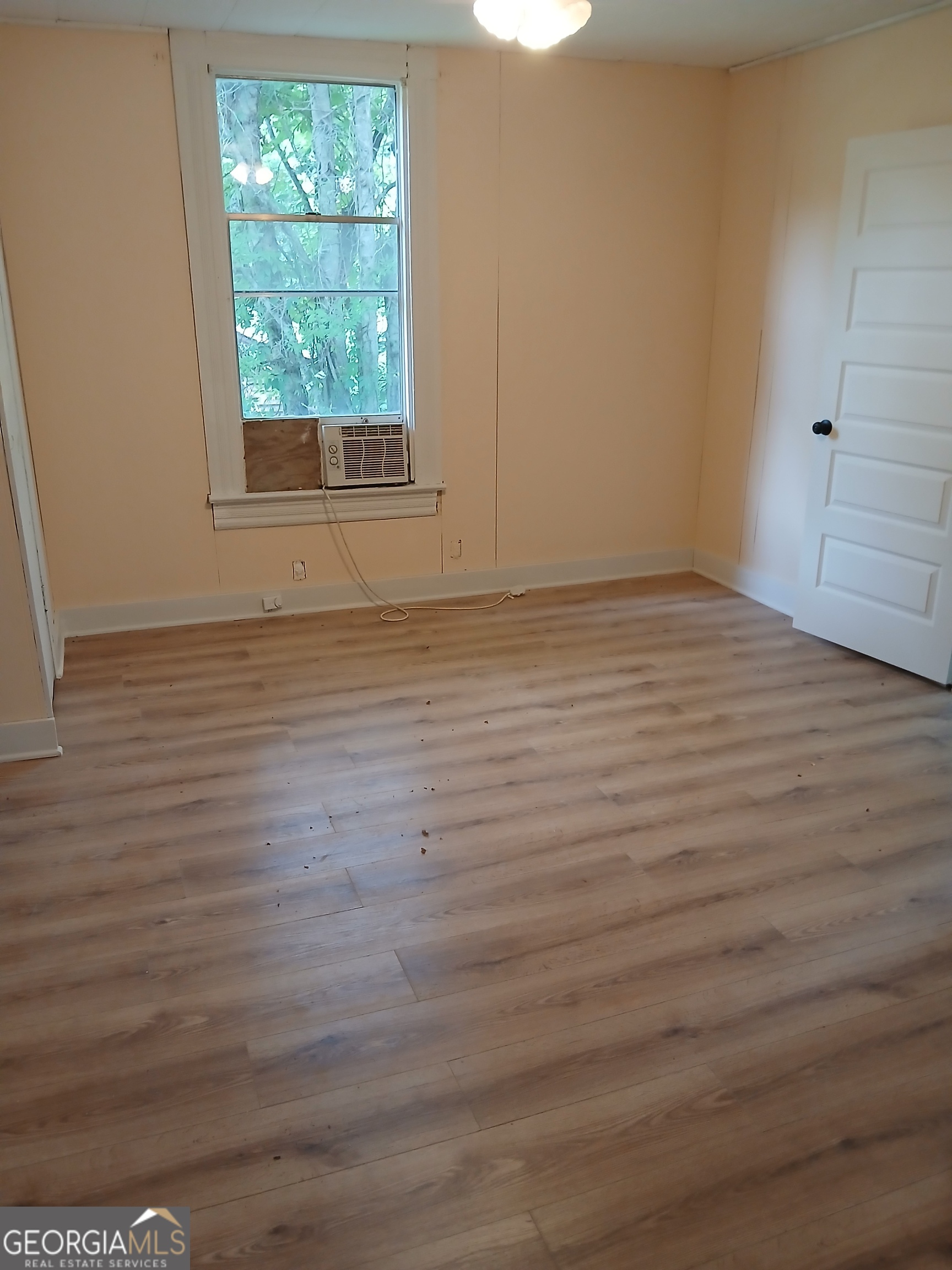 678 Dixie Avenue Macon, GA 31206 - Photo 15 of 19 an empty room with wooden floor and windows
