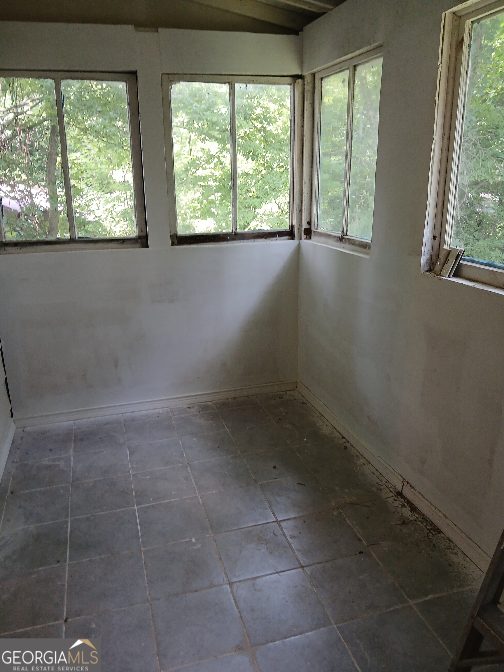 678 Dixie Avenue Macon, GA 31206 - Photo 19 of 19 a view of an empty room with a window