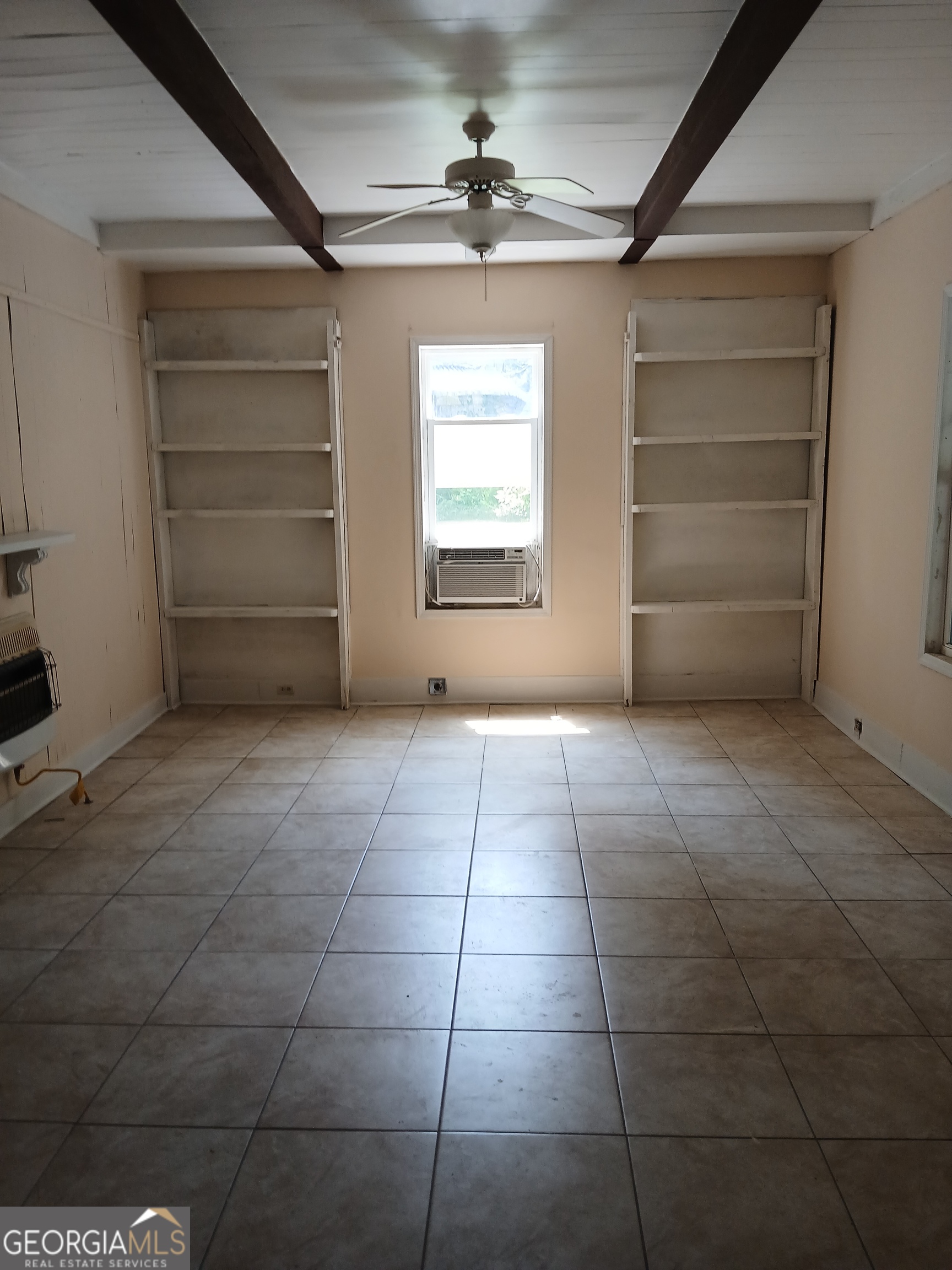 678 Dixie Avenue Macon, GA 31206 - Photo 7 of 19 a view of an empty room with a window