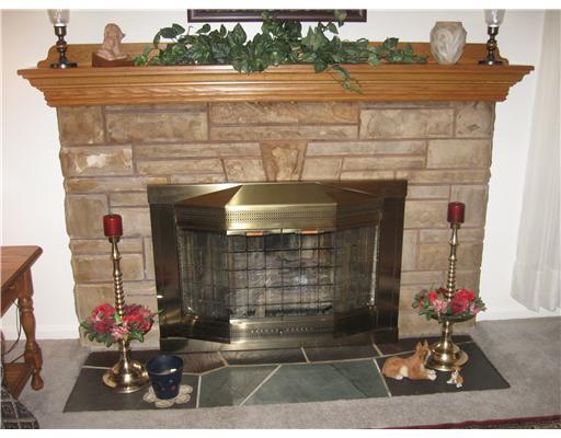 800 Blackhawk Road Beaver Falls, PA 15010 - Photo 6 of 17 Living Room.