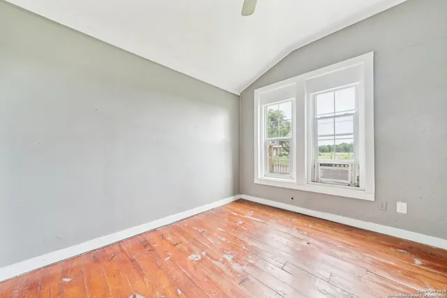 $149,900 | 897 Zig Zag Avenue, Devine, TX 78016