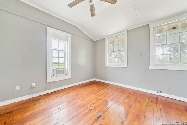 $149,900 | 897 Zig Zag Avenue, Devine, TX 78016