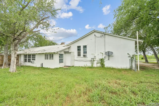 $149,900 | 897 Zig Zag Avenue, Devine, TX 78016