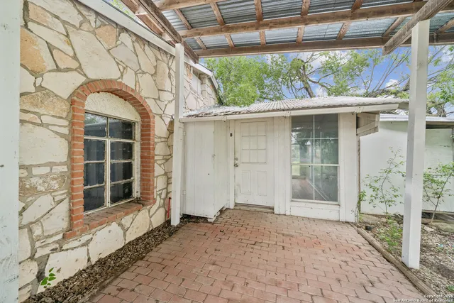 $149,900 | 897 Zig Zag Avenue, Devine, TX 78016