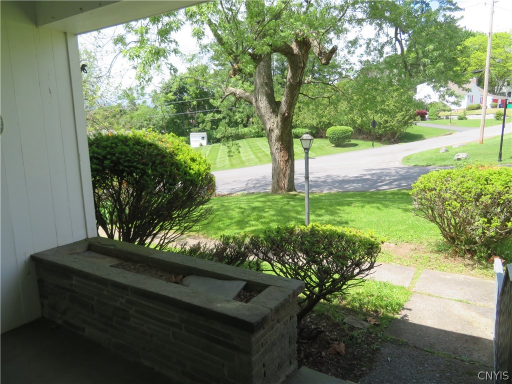 22 Forest Road New Hartford, NY 13501 - Photo 5 of 16