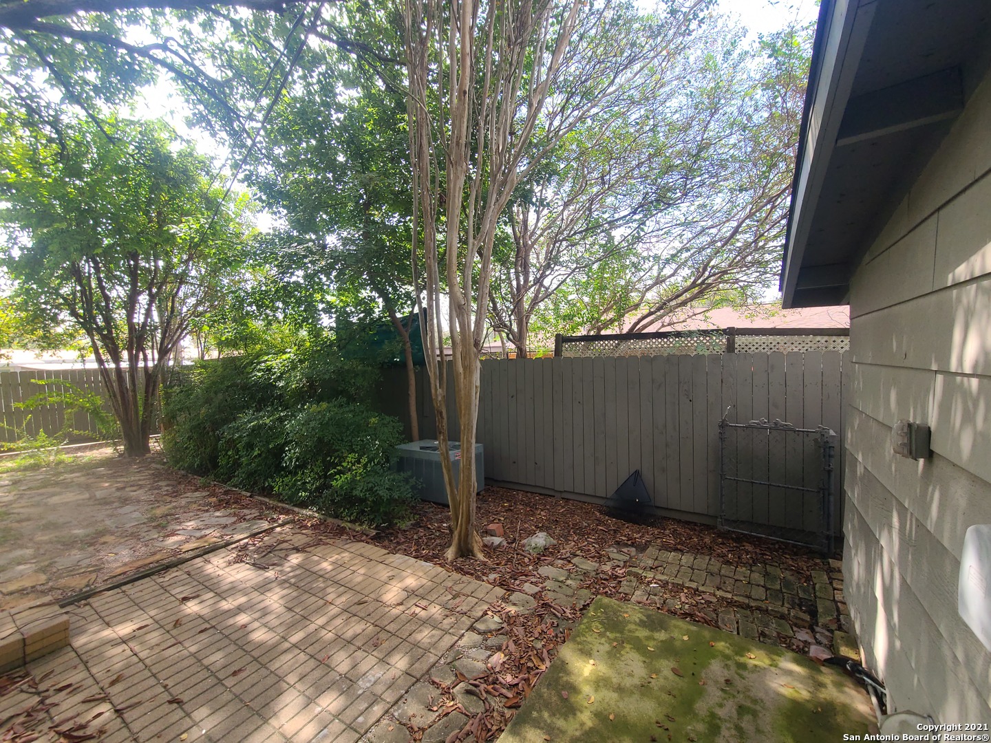 106 Ridgehaven Place San Antonio, TX 78209 - Photo 19 of 22 a backyard of a house with lots of green space