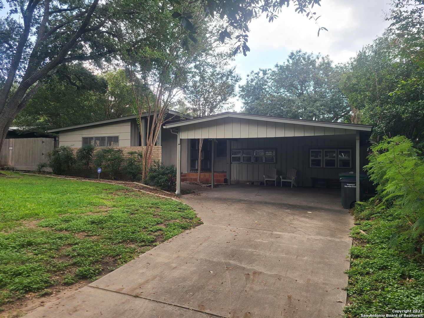 106 Ridgehaven Place San Antonio, TX 78209 - Photo 22 of 22 front view of a house with a yard
