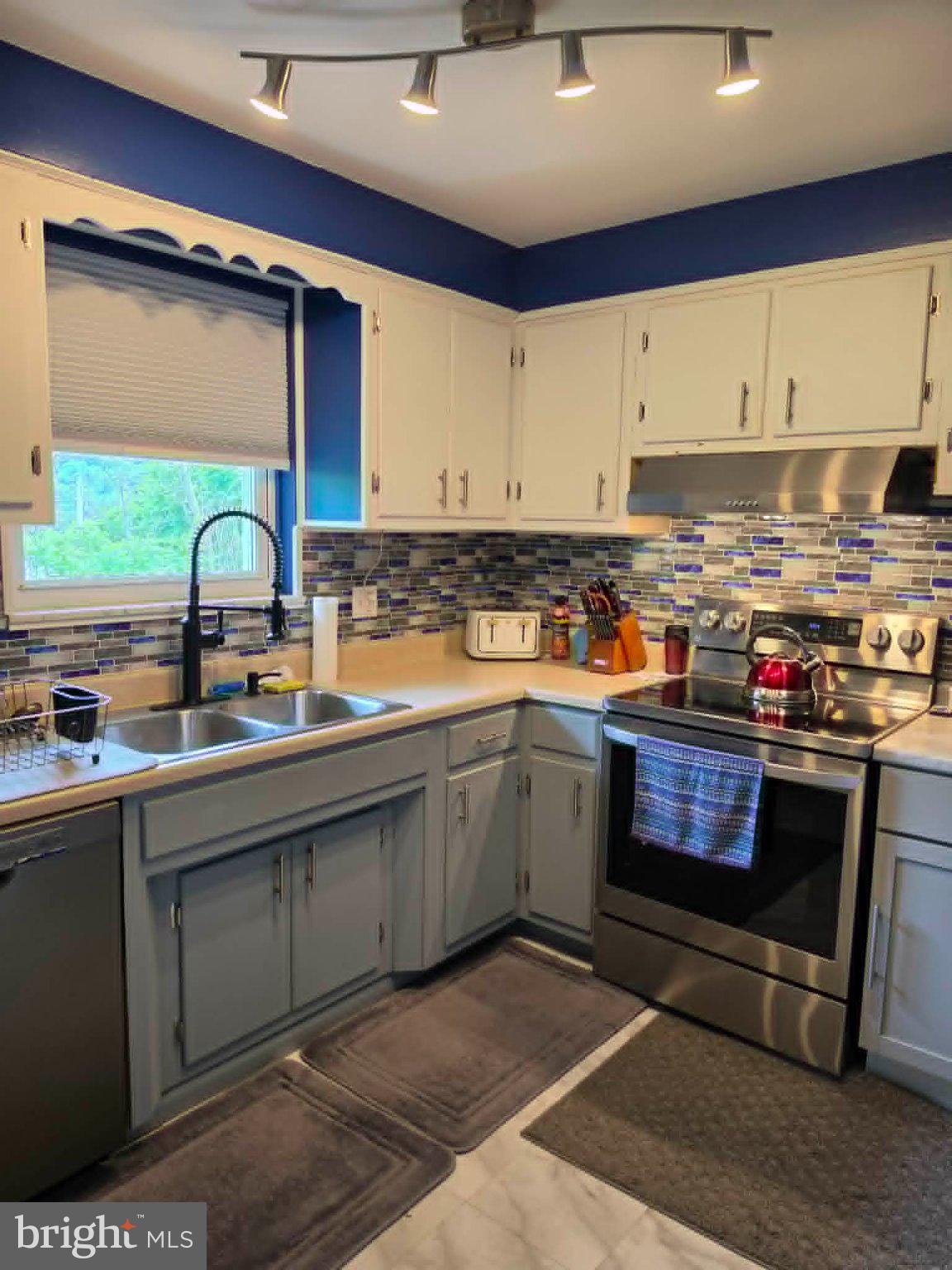 11275 Raystown Road Huntingdon, PA 16652 - Photo 14 of 29 Charming kitchen with modern flair.