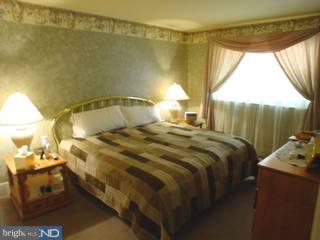 10850 Rayland Road Philadelphia, PA 19154 - Photo 4 of 6 Gallery Image 4