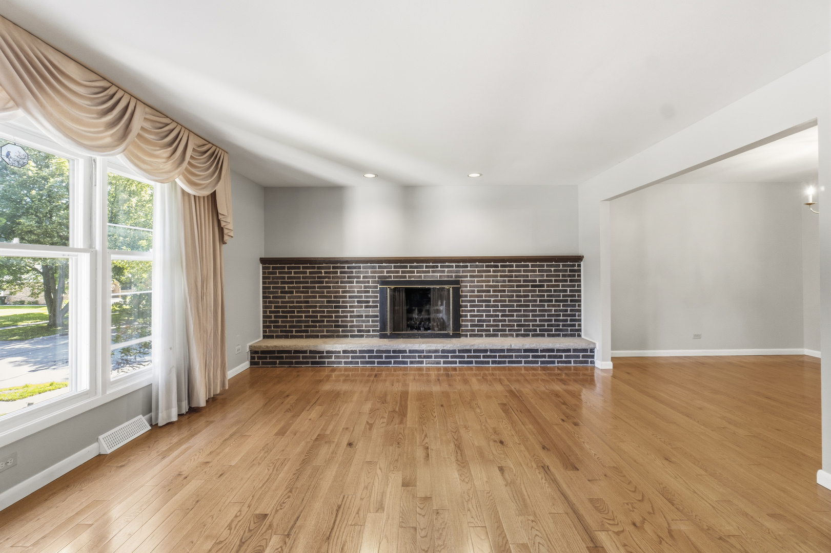933 West Gilbert Road Palatine, IL 60067 - Photo 5 of 34