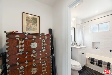 $399,000 | 5846 3/4 Willoughby Avenue, Los Angeles, CA 90038