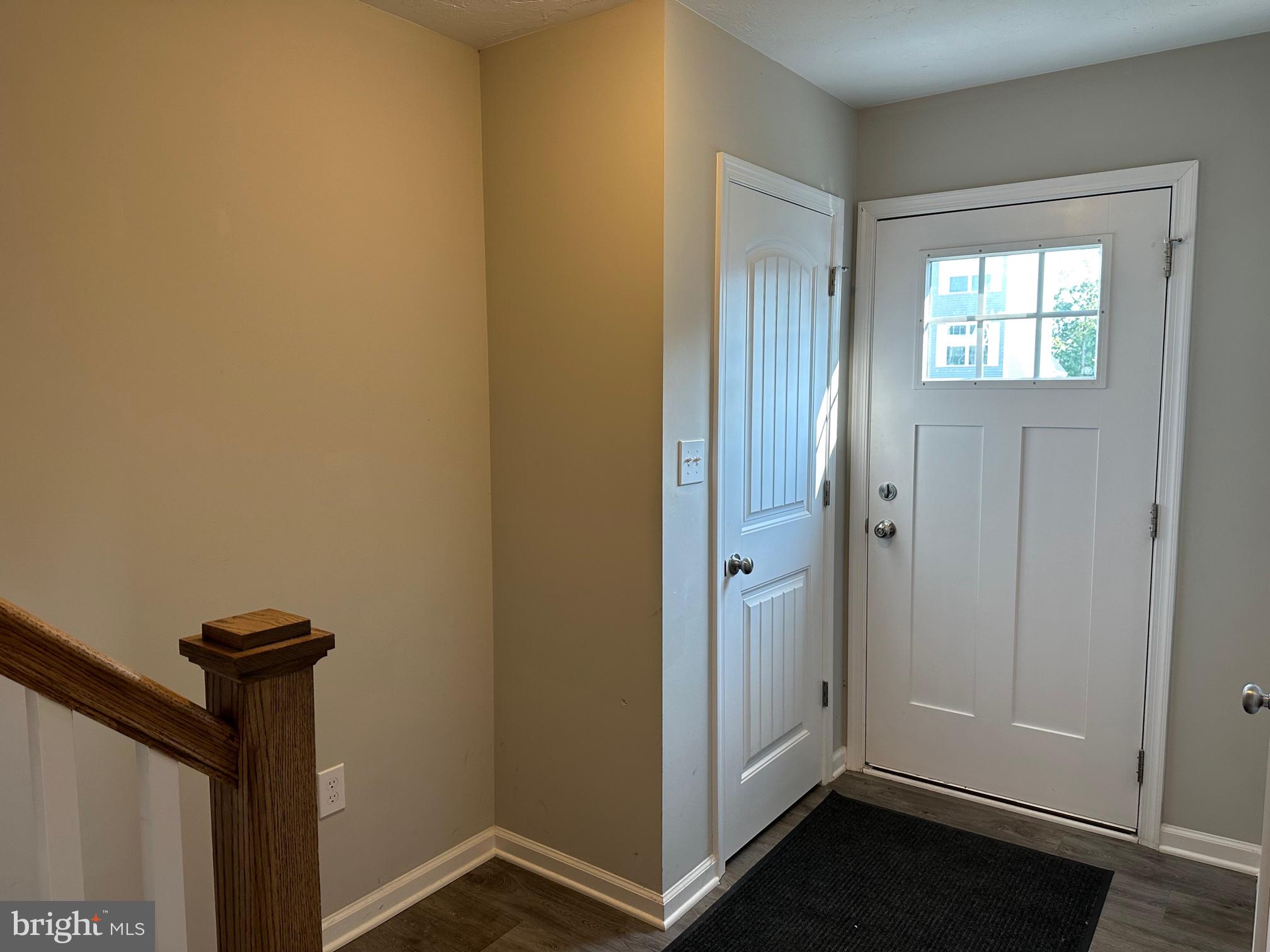 34 Overlook Dr. Hanover, PA 17331 - Photo 2 of 26 Foyer